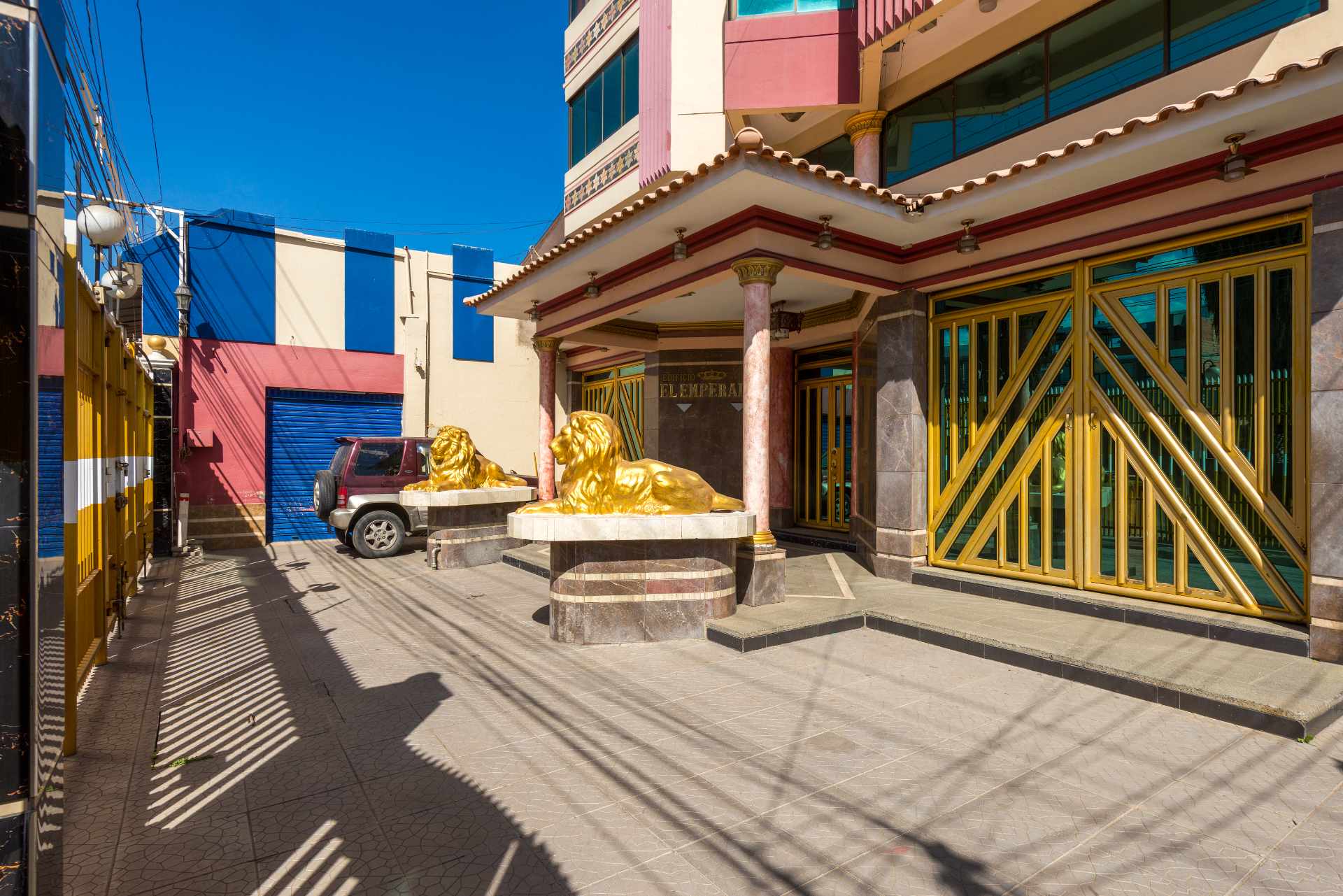 Edificio en VentaAv. Ingavi Zona Chimba Foto 15