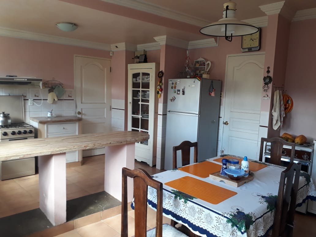 Casa en VentaCerca del colegio FRANCO  5 dormitorios 4 baños 3 parqueos Foto 5