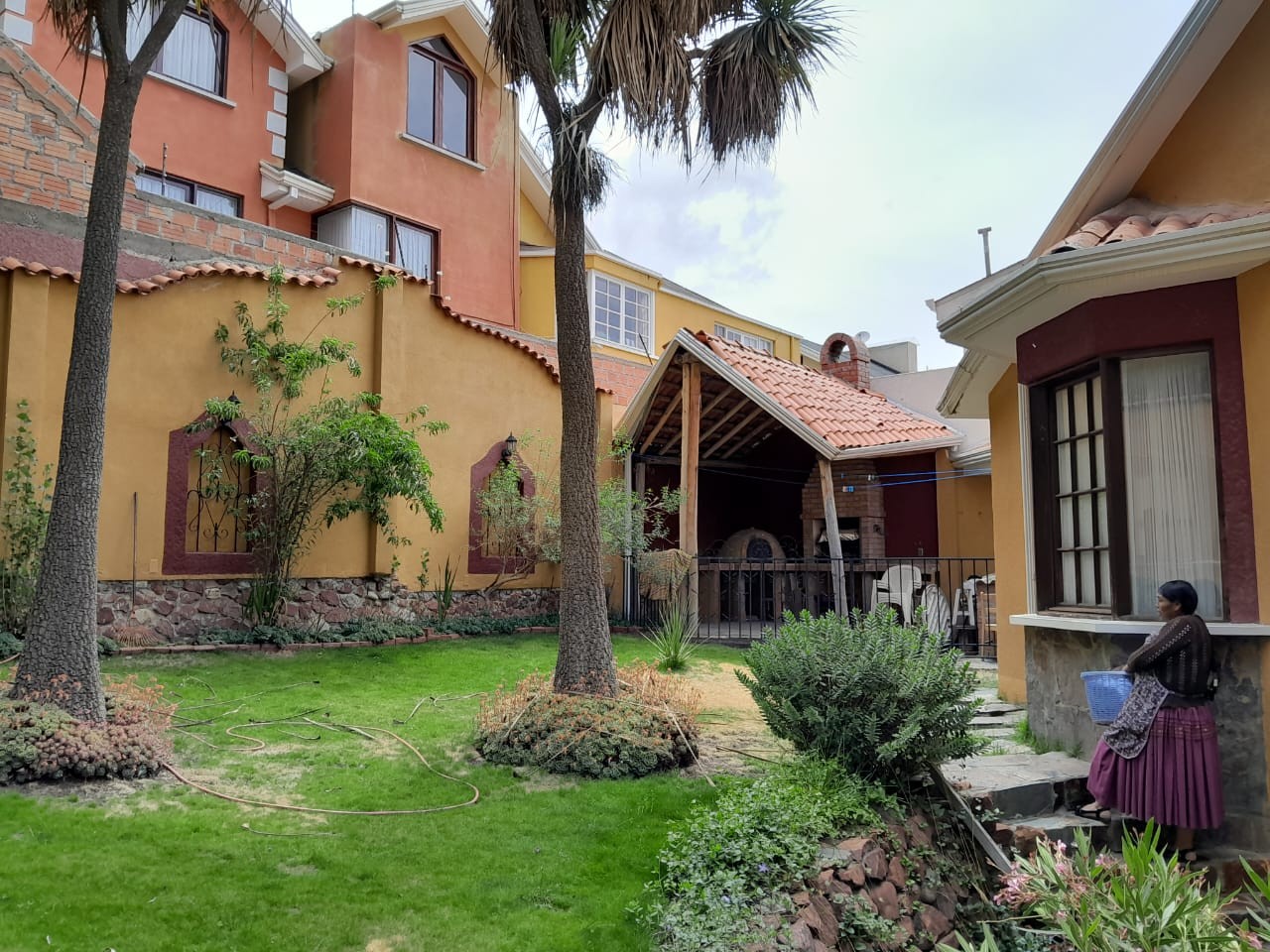 Casa en Achumani en La Paz 3 dormitorios 4 baños 5 parqueos Foto 1