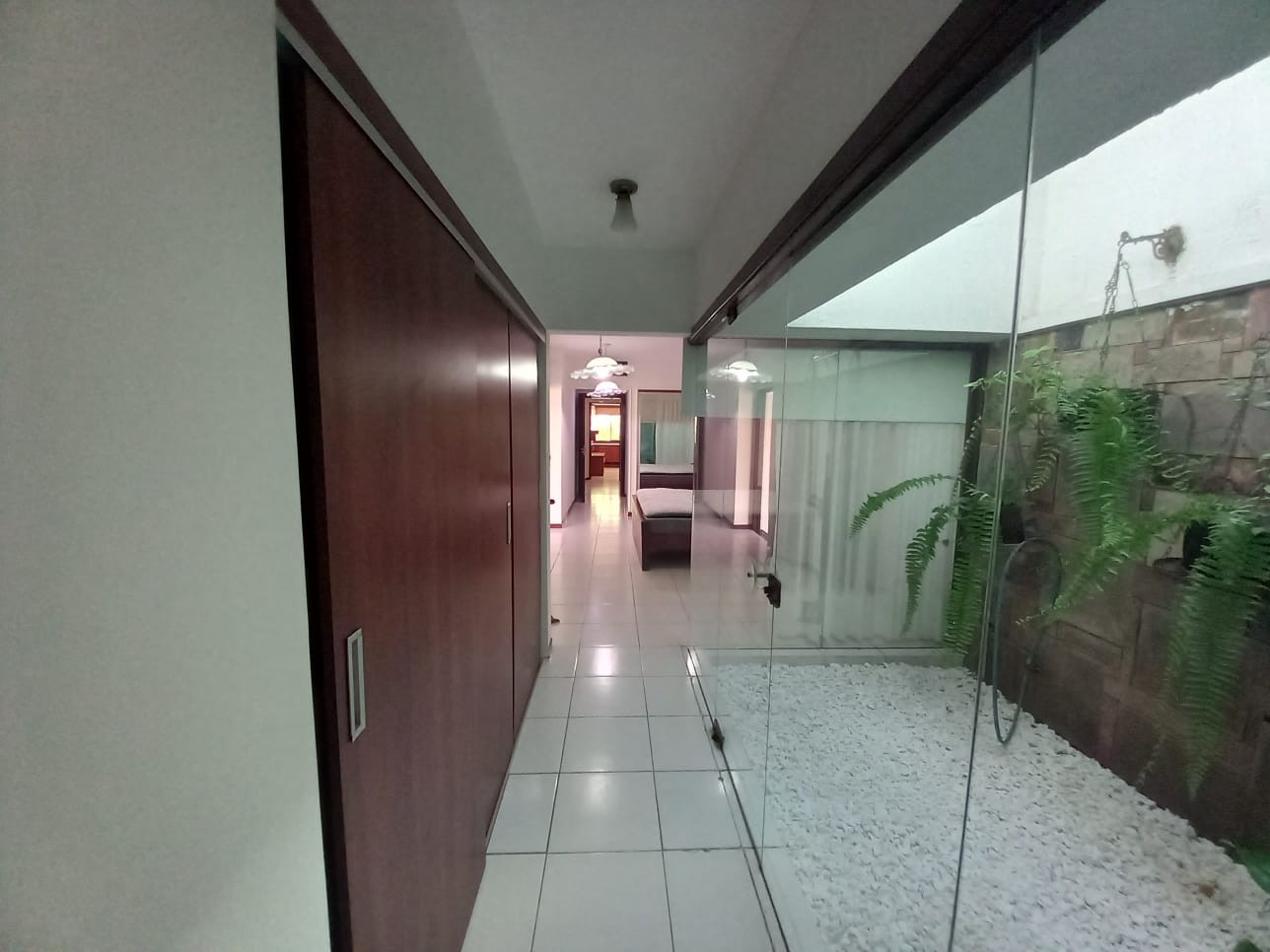 Casa en Alquiler5to. anillo Beni y Banzer 4 dormitorios 4 baños 2 parqueos Foto 10