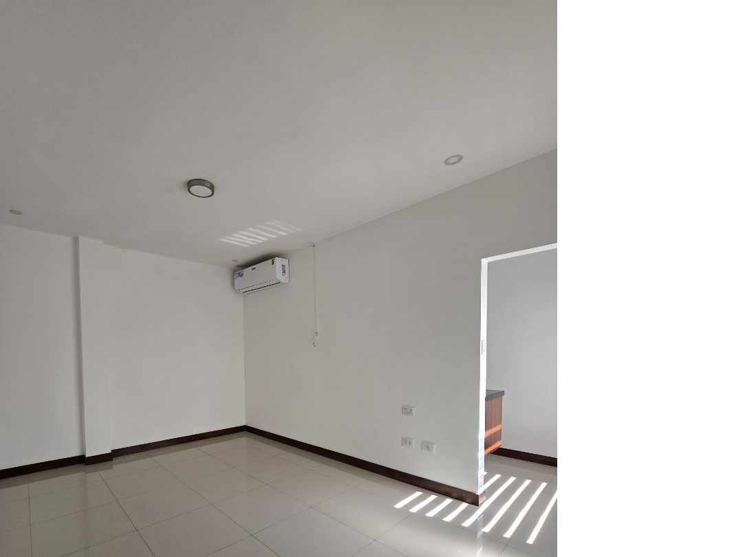 Casa en Entre 8vo y 9no anillo Norte en Santa Cruz de la Sierra 3 dormitorios 4 baños 3 parqueos Foto 36