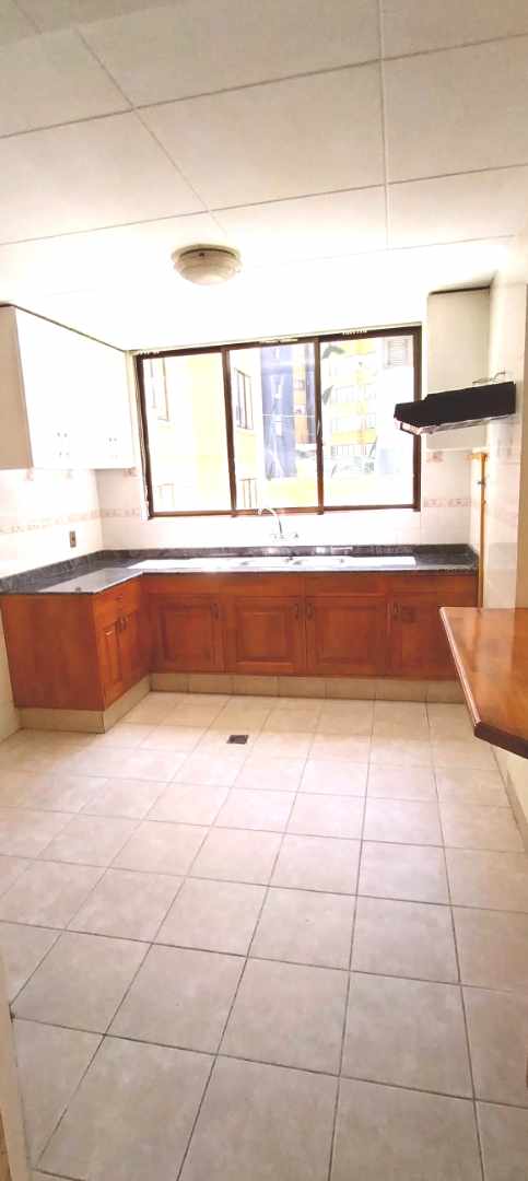 Departamento en AlquilerCALACOTO URB. NUEVOS PINOS 3 dormitorios 4 baños  Foto 13