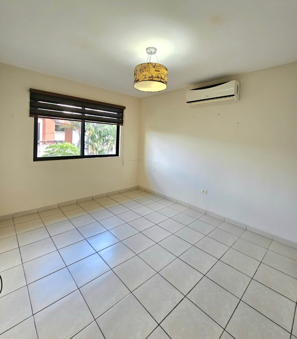 Casa en VentaZONA DEL REMANSO NORTE CASA EN VENTA EN ESQUINA 4 dormitorios 4 baños 2 parqueos Foto 16