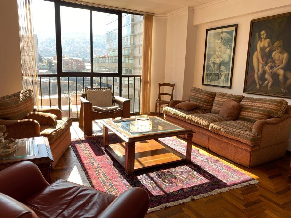 Departamento en San Jorge en La Paz 4 dormitorios 4 baños 1 parqueos Foto 1