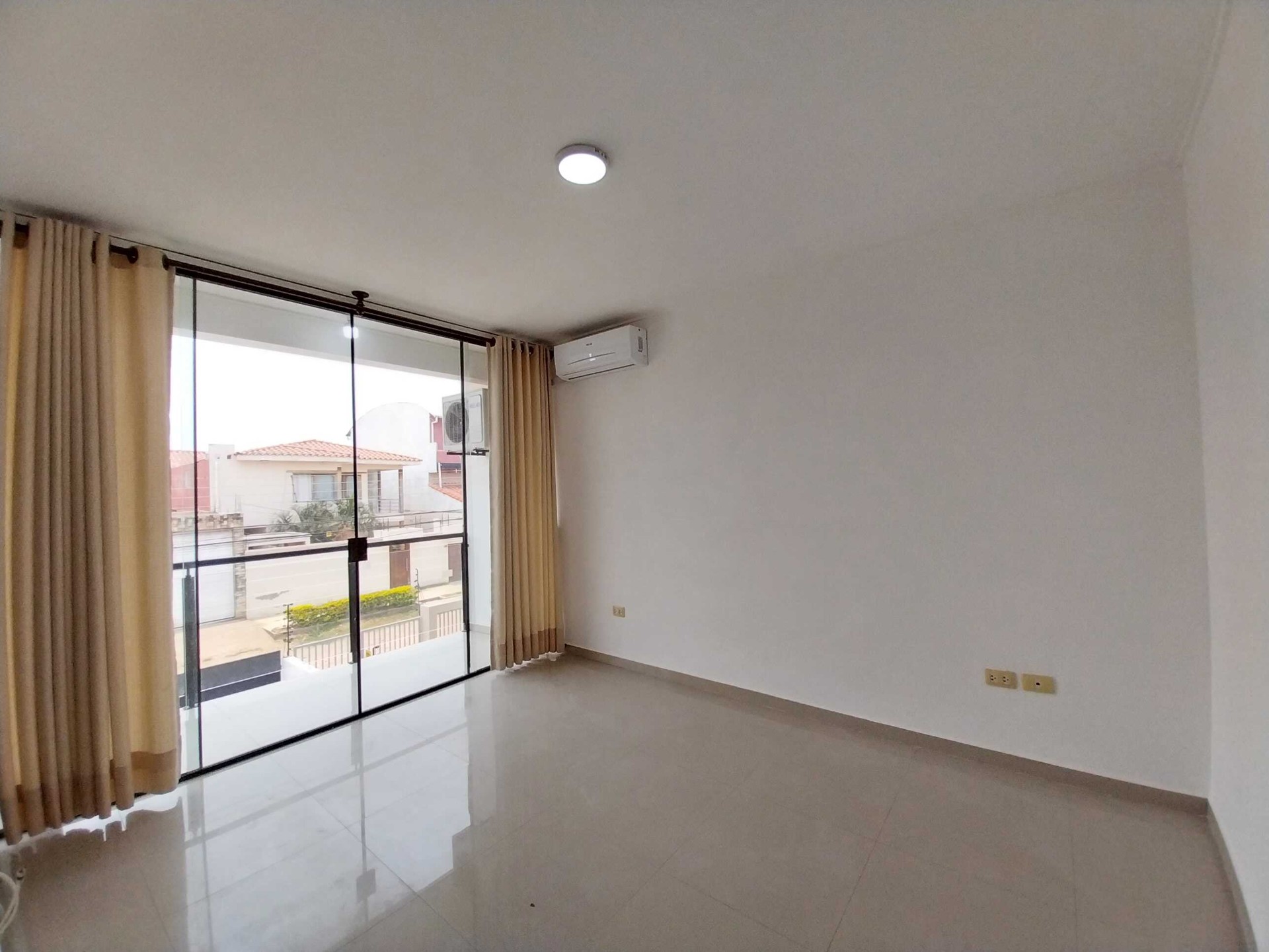 Casa 🏡 ALQUILO HERMOSA CASA DE 2 PLANTAS – 3 SUITES Foto 6