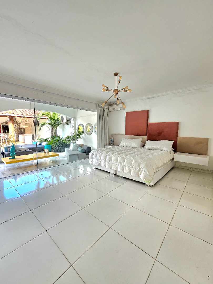 Casa en VentaZona Oeste
3er y 4to Anillo Av. PIRAÍ 
(Barrio Las Palmas) 4 dormitorios 4 baños 2 parqueos Foto 17