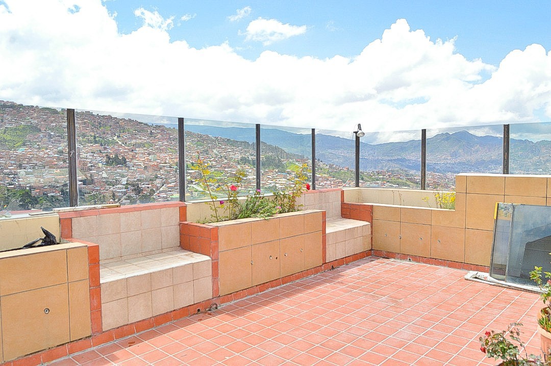 Departamento en San Jorge en La Paz 2 dormitorios 3 baños 1 parqueos Foto 13
