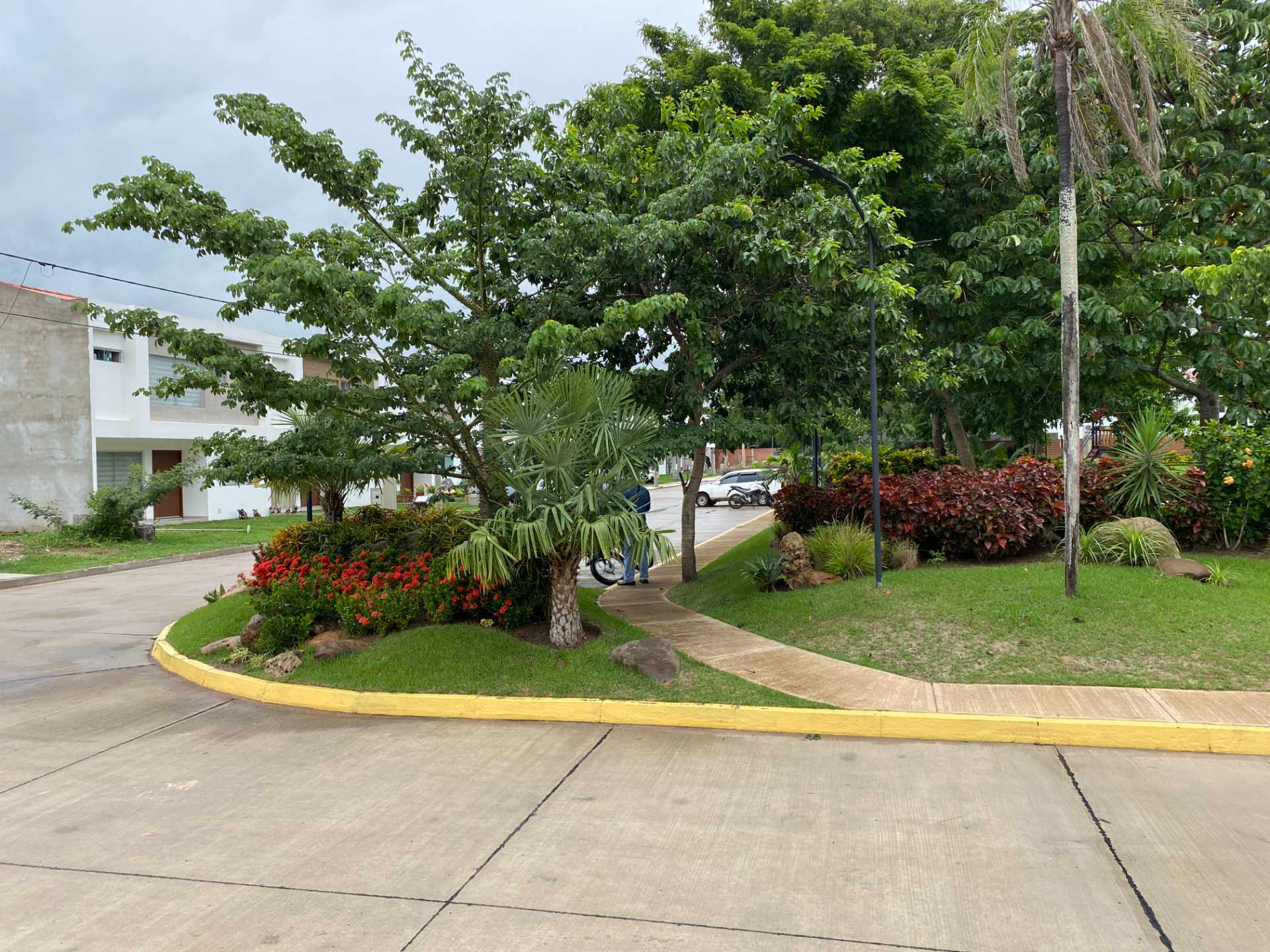 Casa en VentaCondominio Las Palmeras 2. Km 8 Carretera al Norte entrando por Mainter, al lado de ASAI NORTE.   4 dormitorios 4 baños 2 parqueos Foto 2