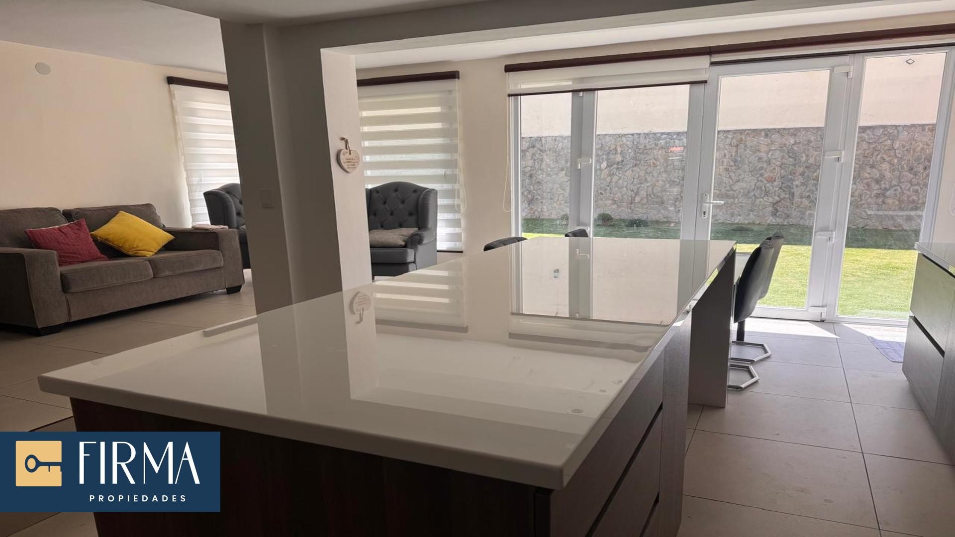 Casa en AlquilerCASA EN ALQUILER CON GARZONIER INDEPENDIENTE, IRPAVI BAJO 4 dormitorios 6 baños 3 parqueos Foto 9