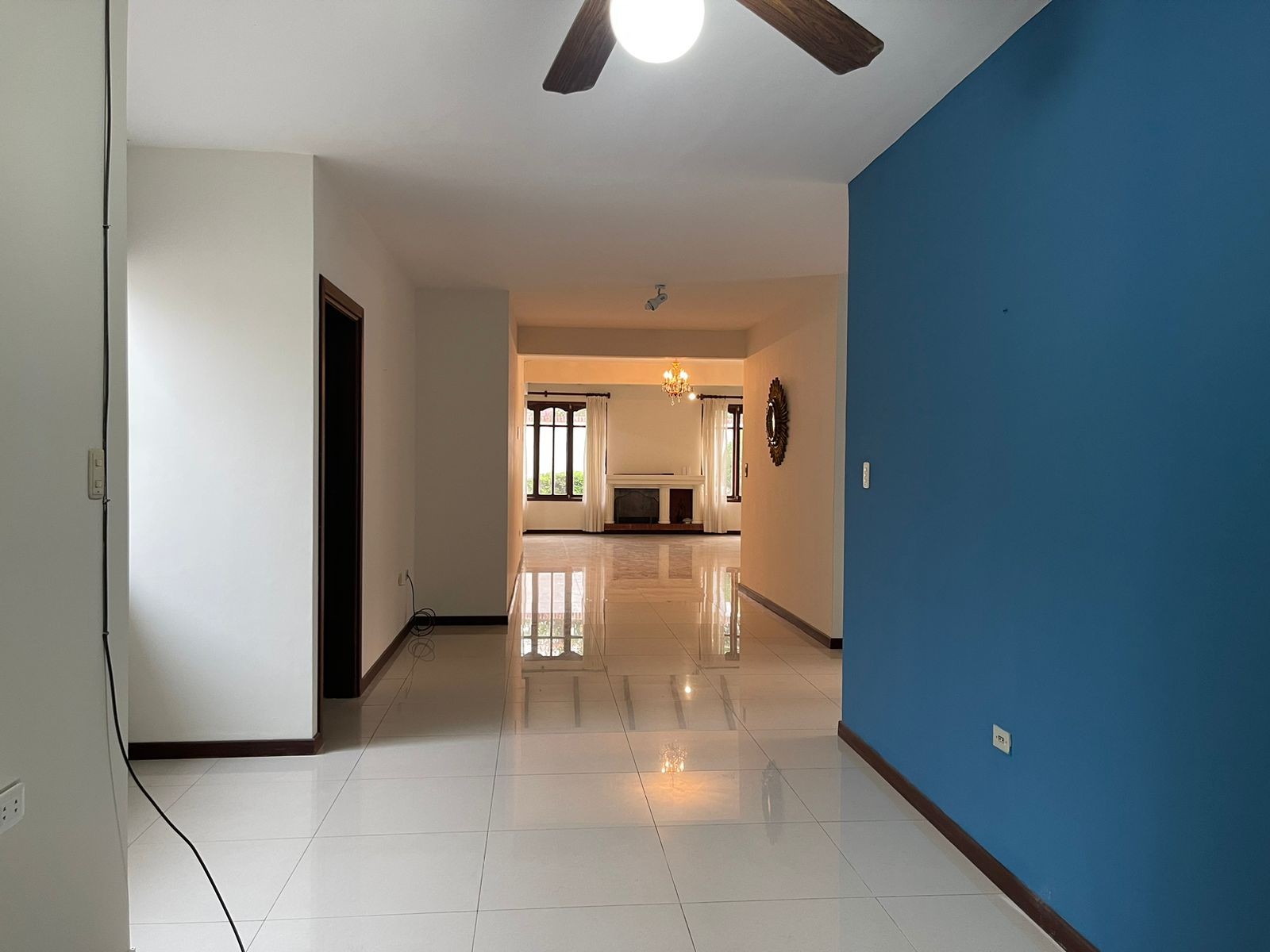 Casa en AlquilerAv. Beni y 2do Anillo - Distinguida y amplia casa de una planta 4 dormitorios 4 baños 3 parqueos Foto 8
