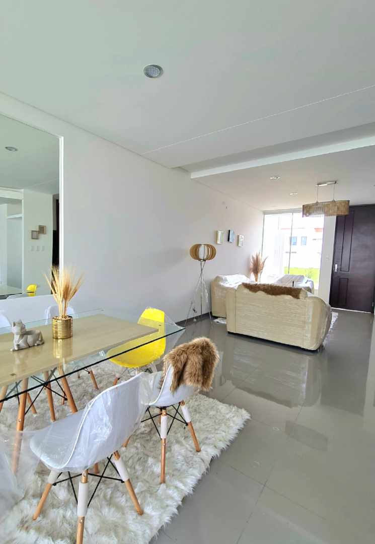 Casa en VentaPRE-VENTA ...Lindas!
CASAS EN ZONA NORTE
Km 8½ (entre 8vo y 9no anillo)
 Foto 22