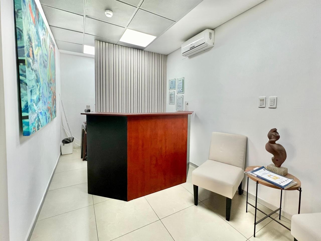 Oficina en AlquilerExclusiva Oficina en Alquiler en Torre Duo de 84 m2 6 dormitorios 1 baños  Foto 9