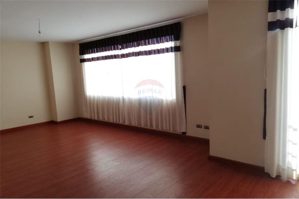 Departamento en Alquiler839 Av. America Este entre Melchor Urquidi y Av. Pando - Edificio Torres América Norte 3 dormitorios 2 baños 1 parqueos Foto 11