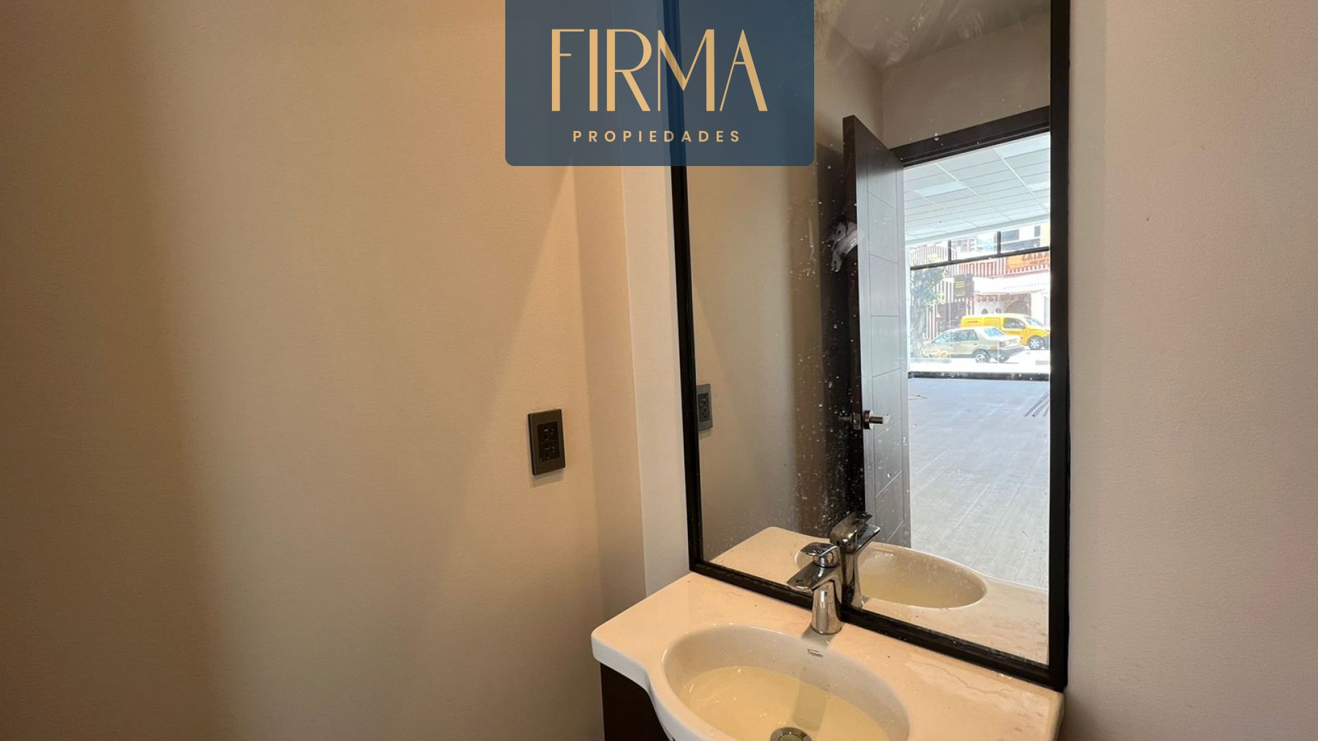 Local comercial ALQUILA  ESTE LOCAL A ESTRENAR EN SAN MIGUEL Foto 2