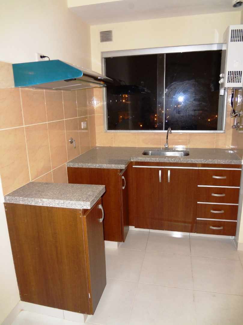 Departamento en AlquilerCalle Ingavi frente a coliseo Eugenio Verde Ramo Foto 4