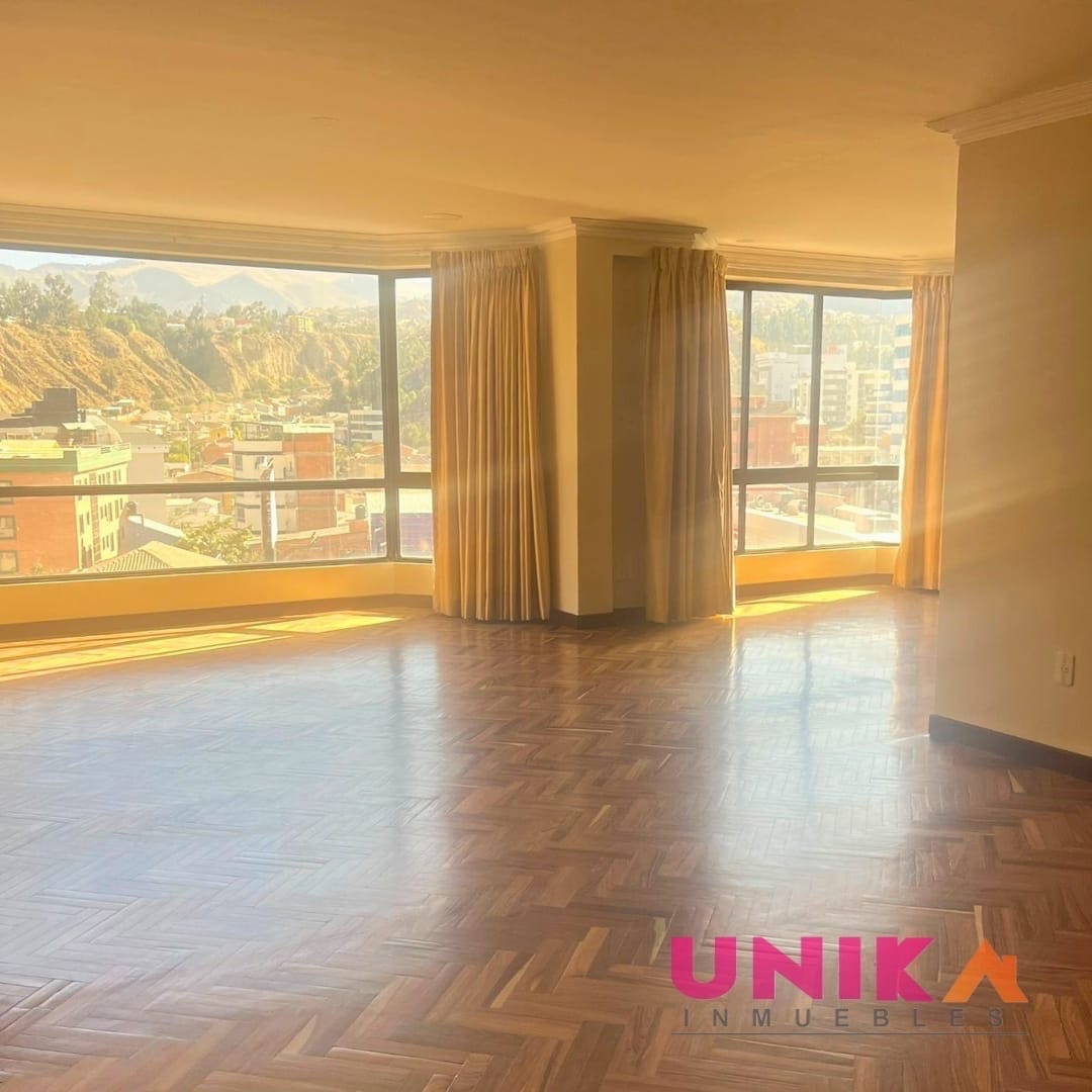 Departamento en AlquilerHermoso Penthouse Duplex Semi Amueblado, con lindas vista , Calacoto  3 dormitorios 4 baños 2 parqueos Foto 2