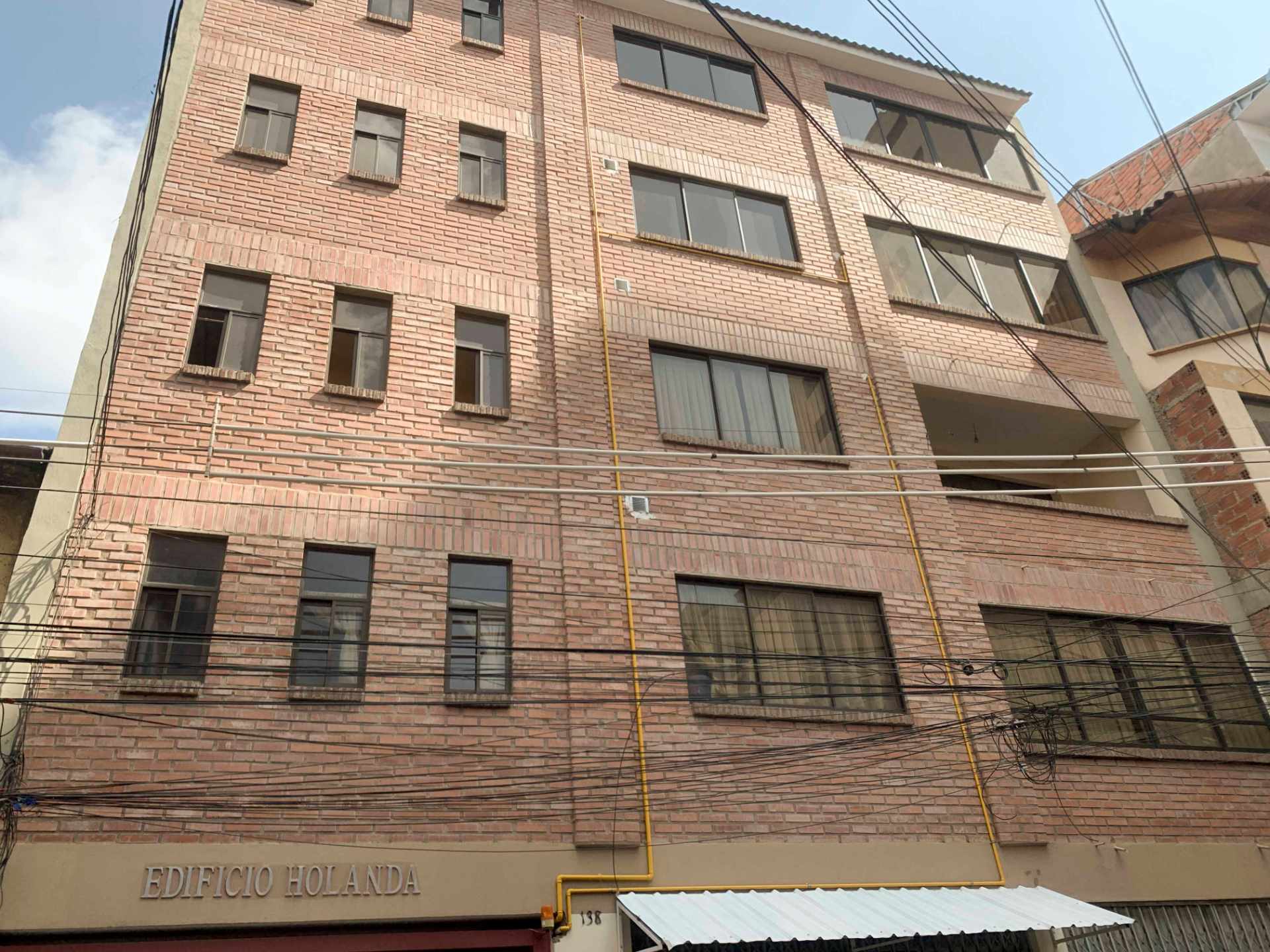 Departamento en Alquiler Calle Ecuador entre Ayacucho y Junín, en el Edificio Holanda. Foto 1