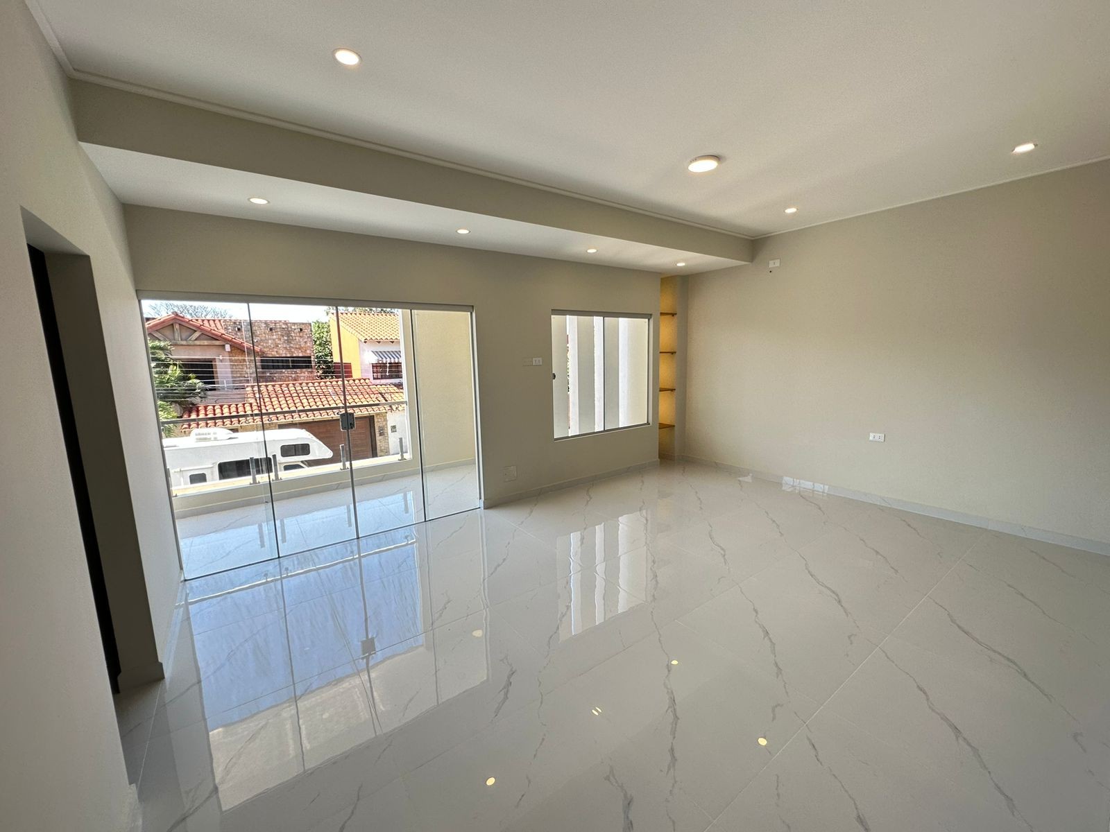 Casa en VentaSANTOS DUMONT ENTRE 3ER Y 4TO ANILLO 4 dormitorios 5 baños 2 parqueos Foto 16