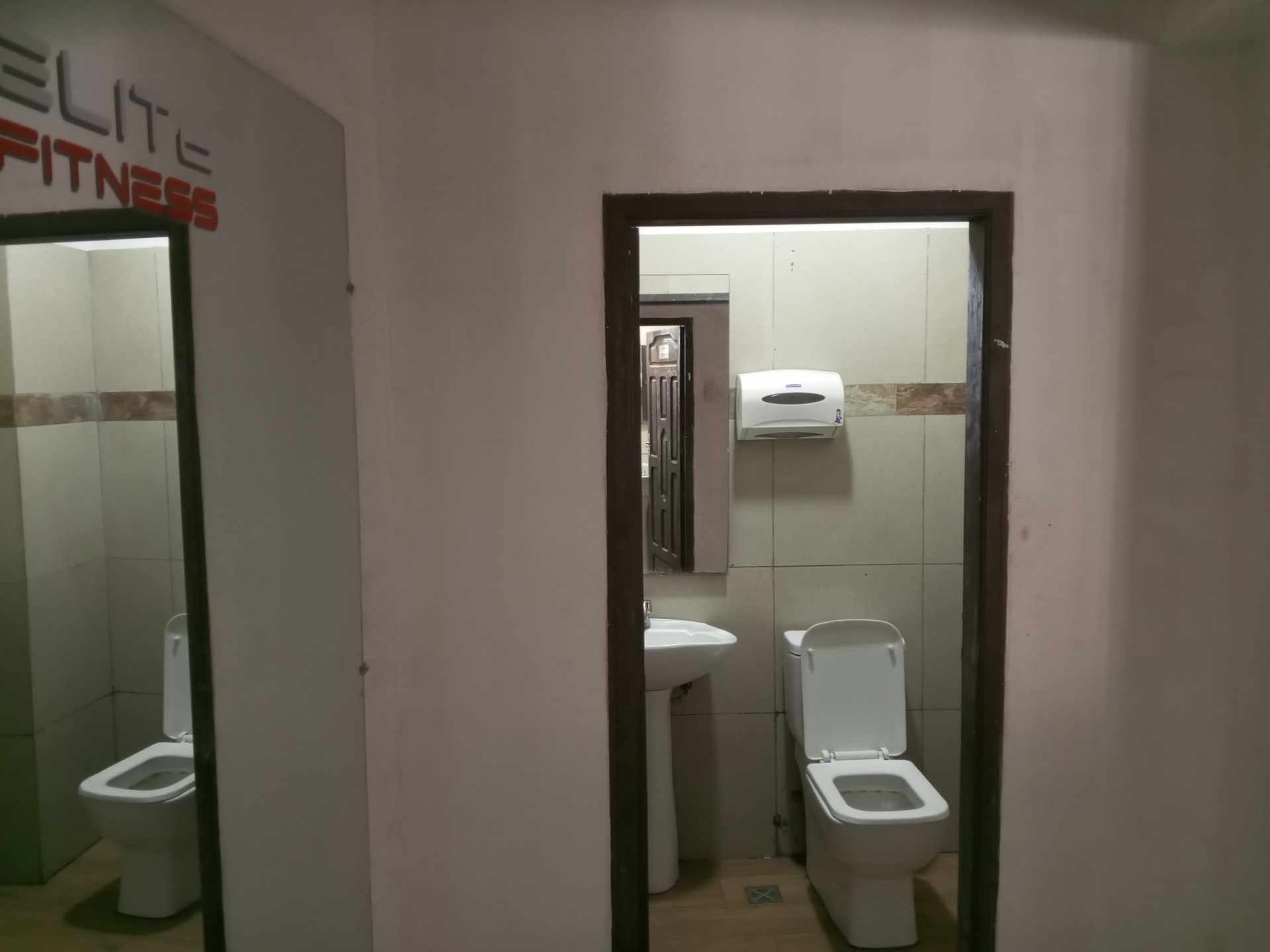 Local comercial en Entre 1er y 2do anillo Norte en Santa Cruz de la Sierra  2 baños  Foto 10