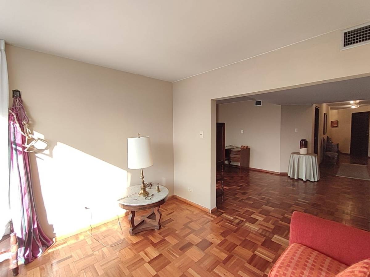 Departamento en San Jorge en La Paz 2 dormitorios 3 baños 1 parqueos Foto 9