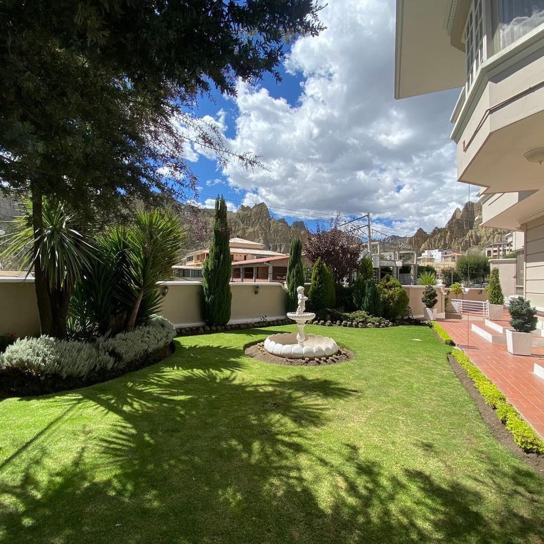 Casa en Achumani en La Paz 5 dormitorios 6 baños 2 parqueos Foto 9