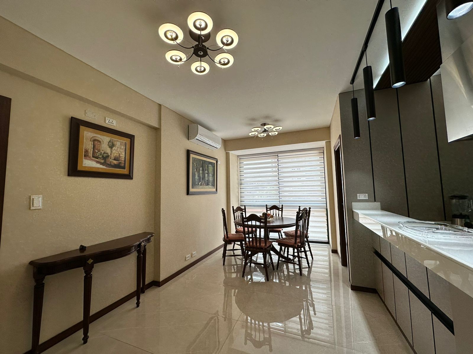 Departamento en VentaEQUIPETROL !!!
EDIFICIO ARANJUEZ 
DEPARTAMENTO DE LUJO EN VENTA !! 3 dormitorios 4 baños 2 parqueos Foto 3