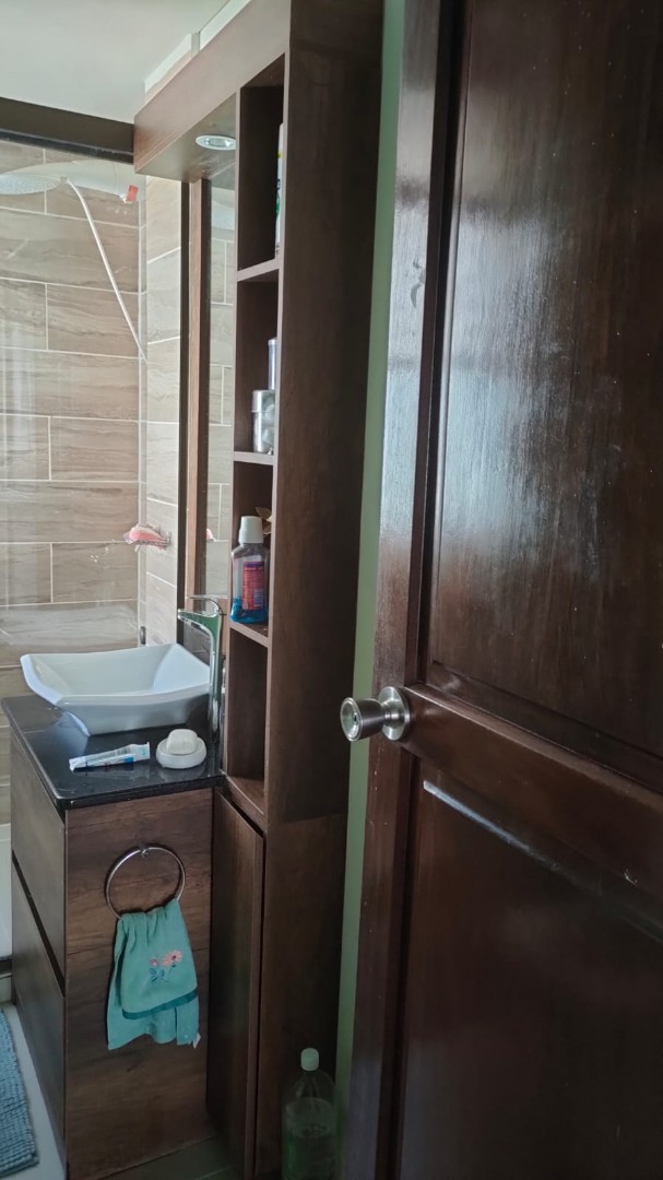 Departamento en VentaEdificio Saturno Calle Gosalves Entre 6 de Agosto y Arce  3 dormitorios 2 baños 1 parqueos Foto 2