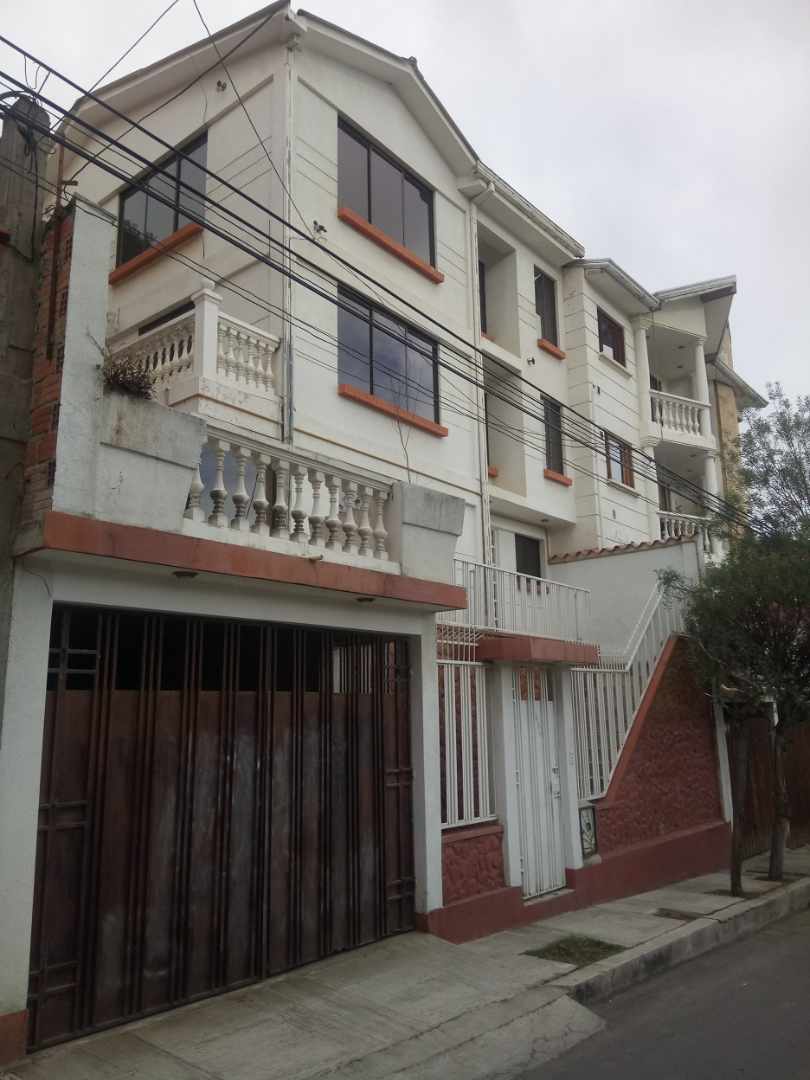 Casa La Paz/zona Alto Obrajes, calle Norha Bedregal, Manzana 