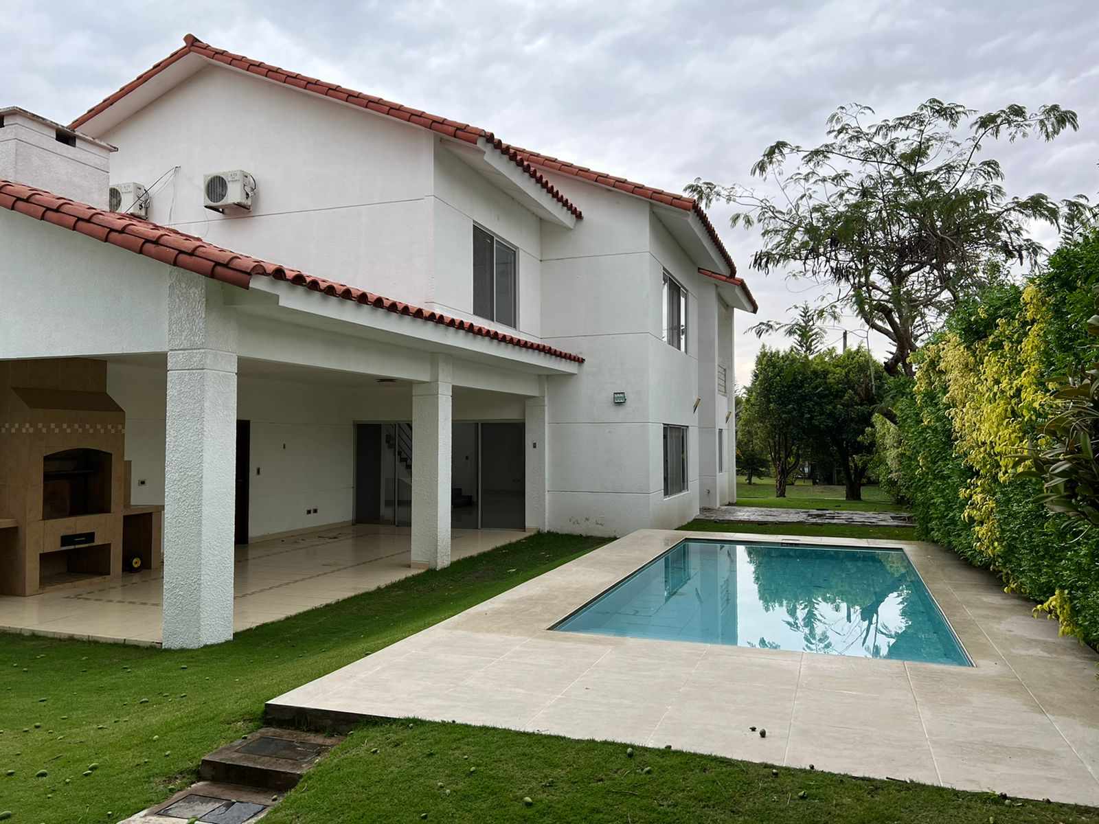 En Alquiler a $us 1,800 Foto 3