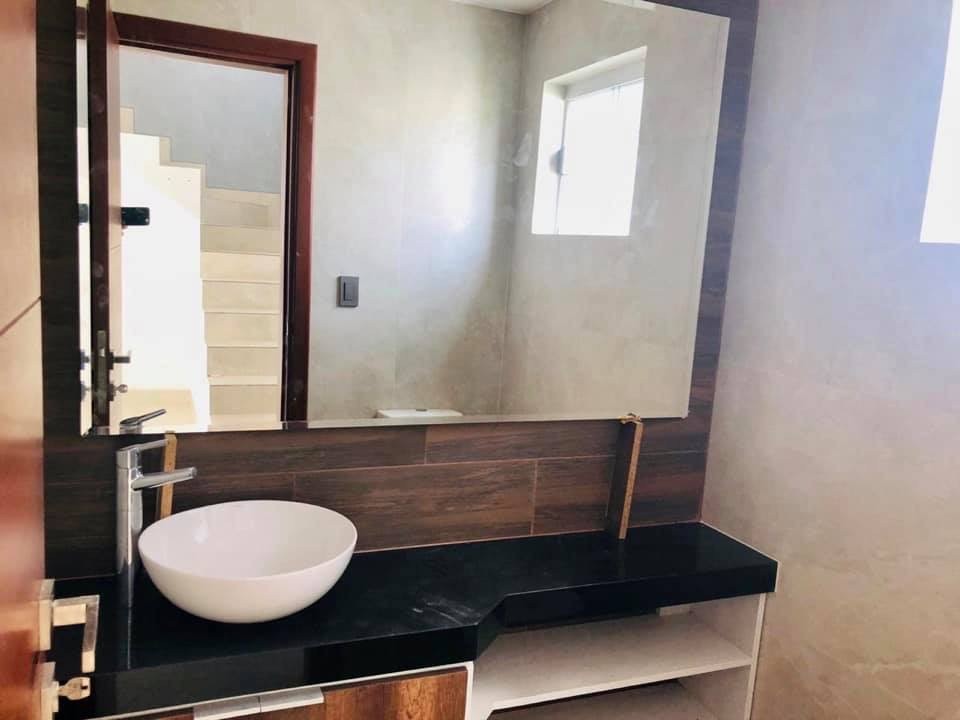 Casa en VentaAV. BANZER KM 8 AL NORTE URBANIZACION BOSQUE DE LA COLINA Foto 7