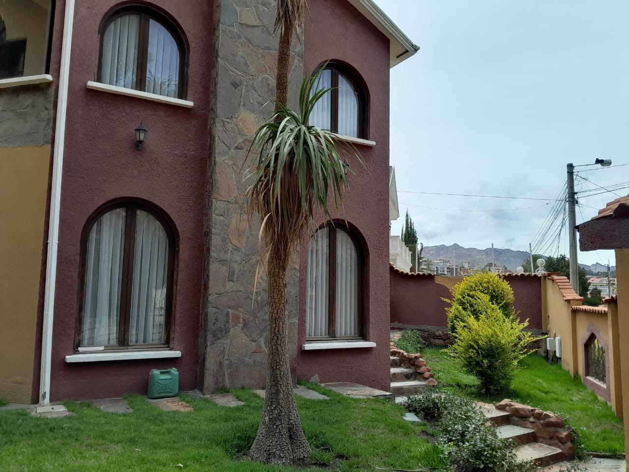 Casa en Achumani en La Paz 3 dormitorios 4 baños 5 parqueos Foto 8