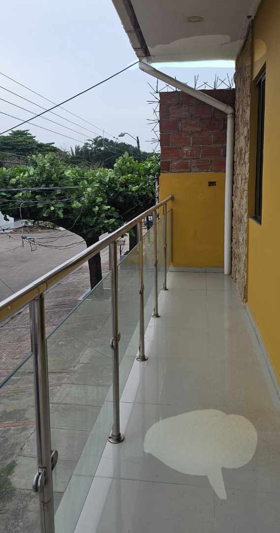 Departamento en AlquilerAv. Brasil 4to anillo 
Atrás del Hospital Guaracachi 

Dpto de 2 DORMITORIOS en Suite 

Bs. 3.000.- 2 dormitorios 2 baños 1 parqueos Foto 12