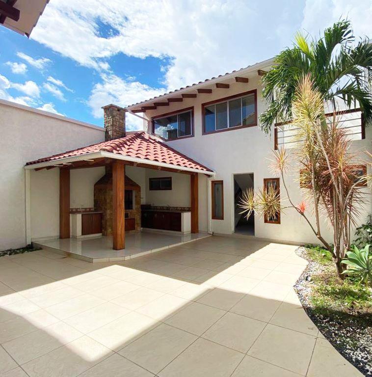 Casa en AnticréticoANTICRETICO
Zona Norte
Av. Alemana 2do y 3er anillo Foto 33