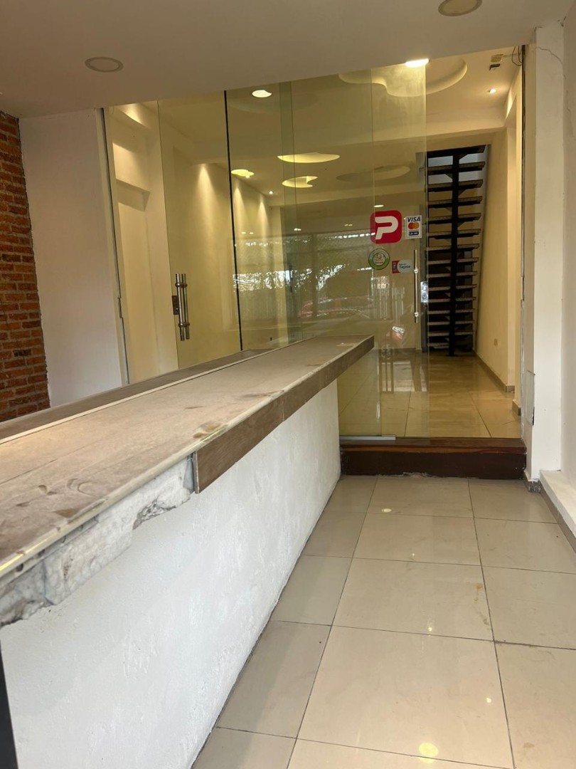 Local comercial en Entre 2do y 3er anillo Norte en Santa Cruz de la Sierra  1 baños  Foto 1