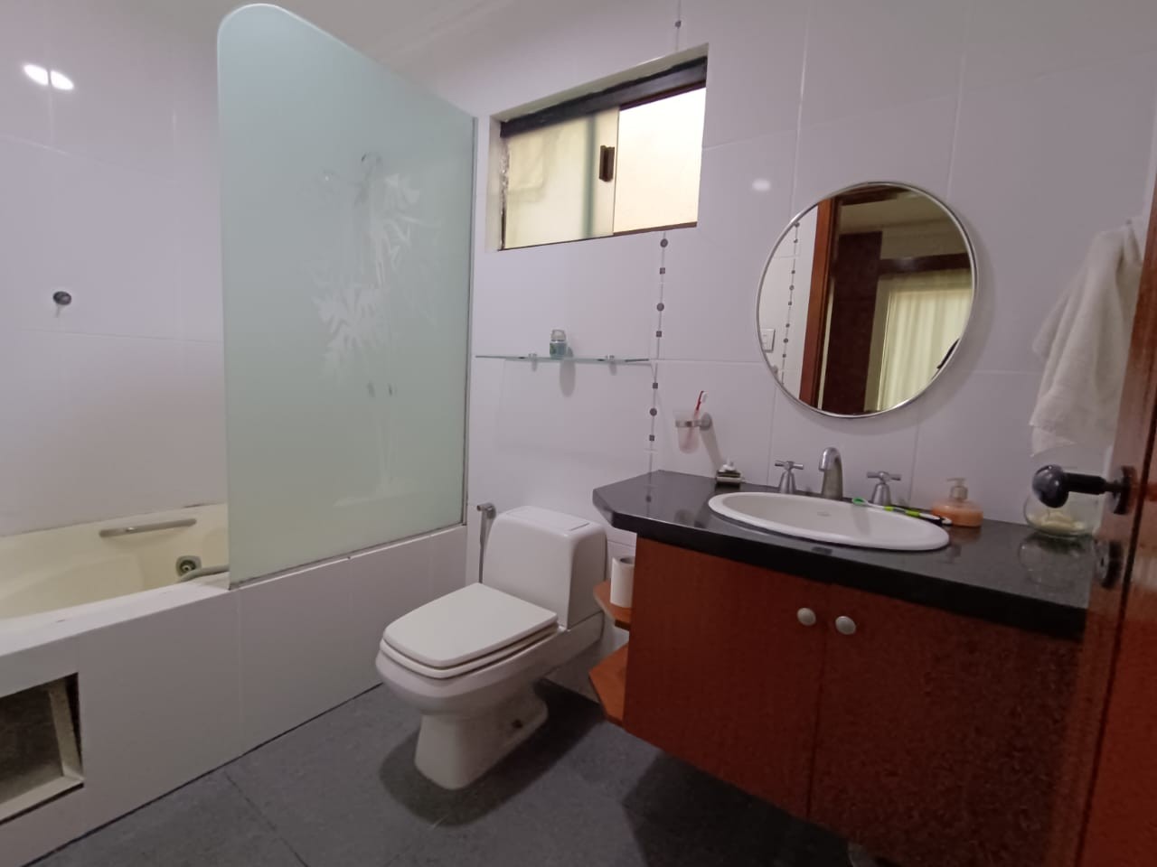 Casa en VentaB. Petrolero Norte Entre Av Alemana y Av Beni  casi 2do. anillo Foto 12