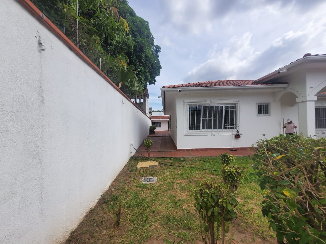 Casa en VentaAv. Las Américas Casa en venta o alquiler Foto 6
