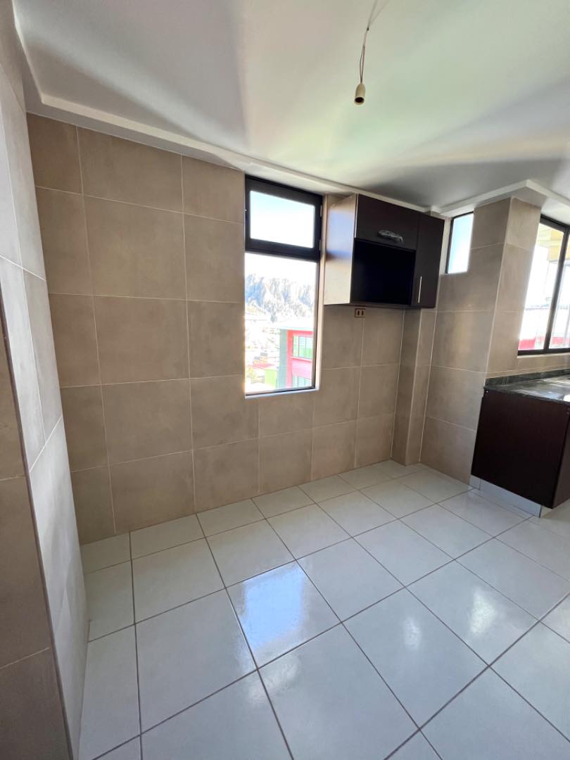 Departamento en Los Pinos en La Paz 3 dormitorios 3 baños 1 parqueos Foto 5