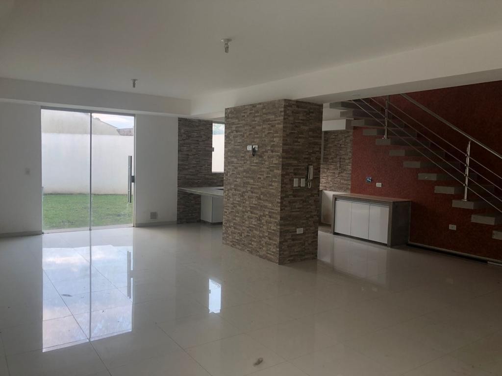 Casa en AlquilerZona Avenida Pirai entre 6to y 7mo anillo  Foto 4