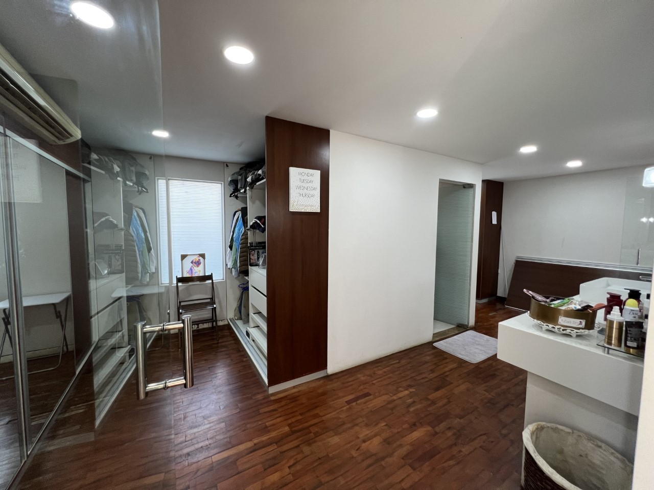 Local comercial en VentaEn Venta o Alquiler Casa Altamente Comercial a ½ Cuadra de la Av. Monseñor Rivero y del 2do Anillo  10 baños  Foto 5