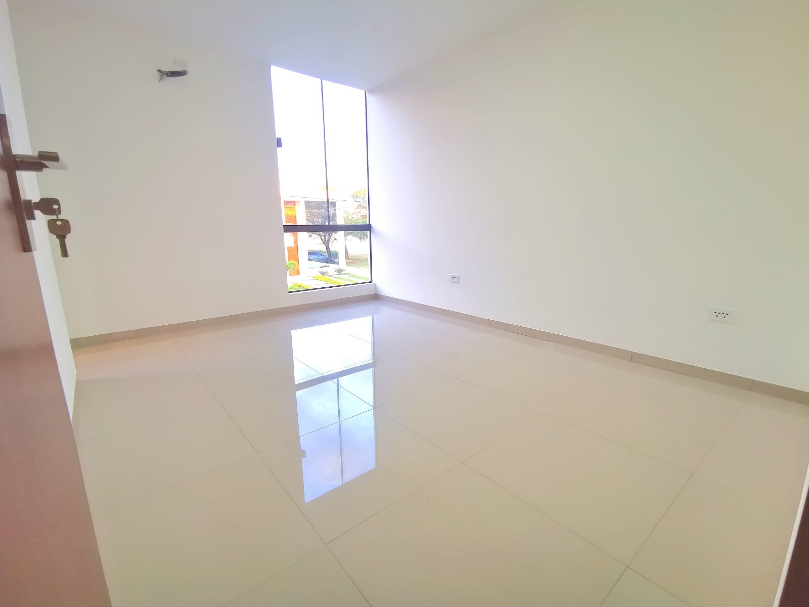 Casa en VentaAV. BANZER - CONDOMINIO CASA DE  CAMPO 4 dormitorios 4 baños 2 parqueos Foto 14