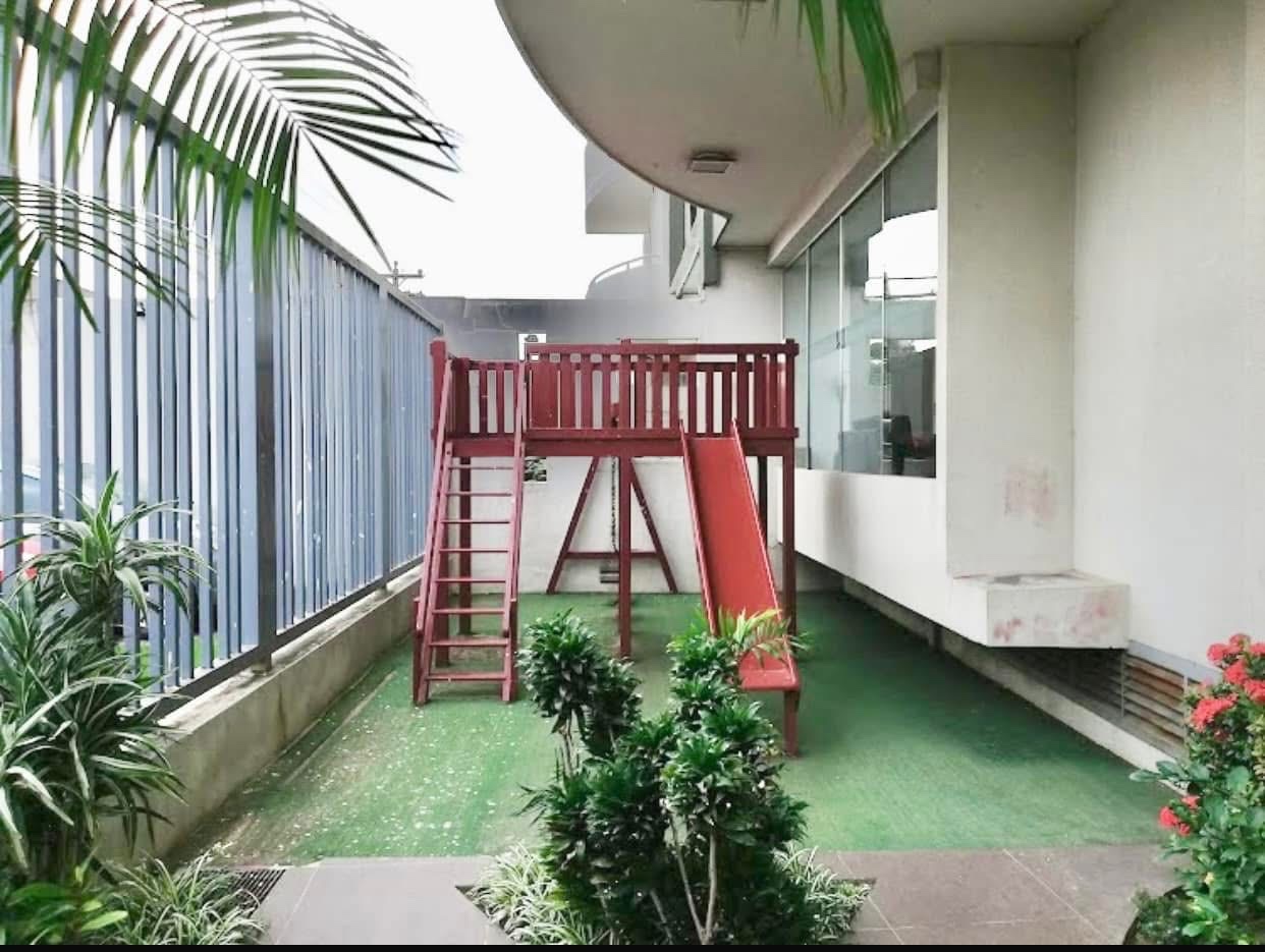 Departamento en AlquilerAV. ALEMANA entre 4to. Y 5to. anillo 4 dormitorios 3 baños 1 parqueos Foto 17