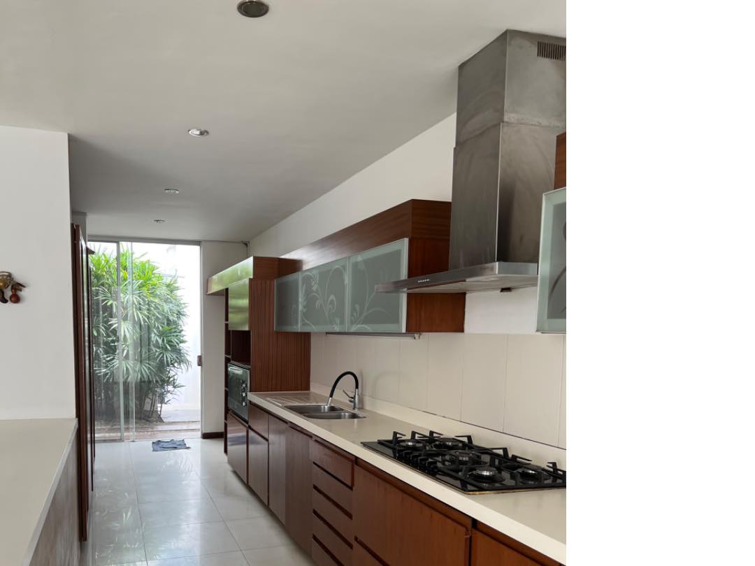 Casa Equipetrol Norte frente Mall Ventura Foto 7