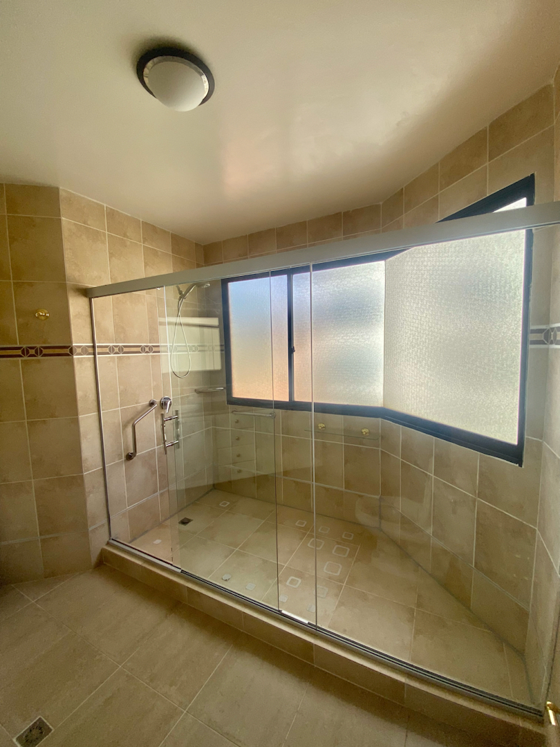 Departamento en Calacoto en La Paz 4 dormitorios 6 baños 2 parqueos Foto 10