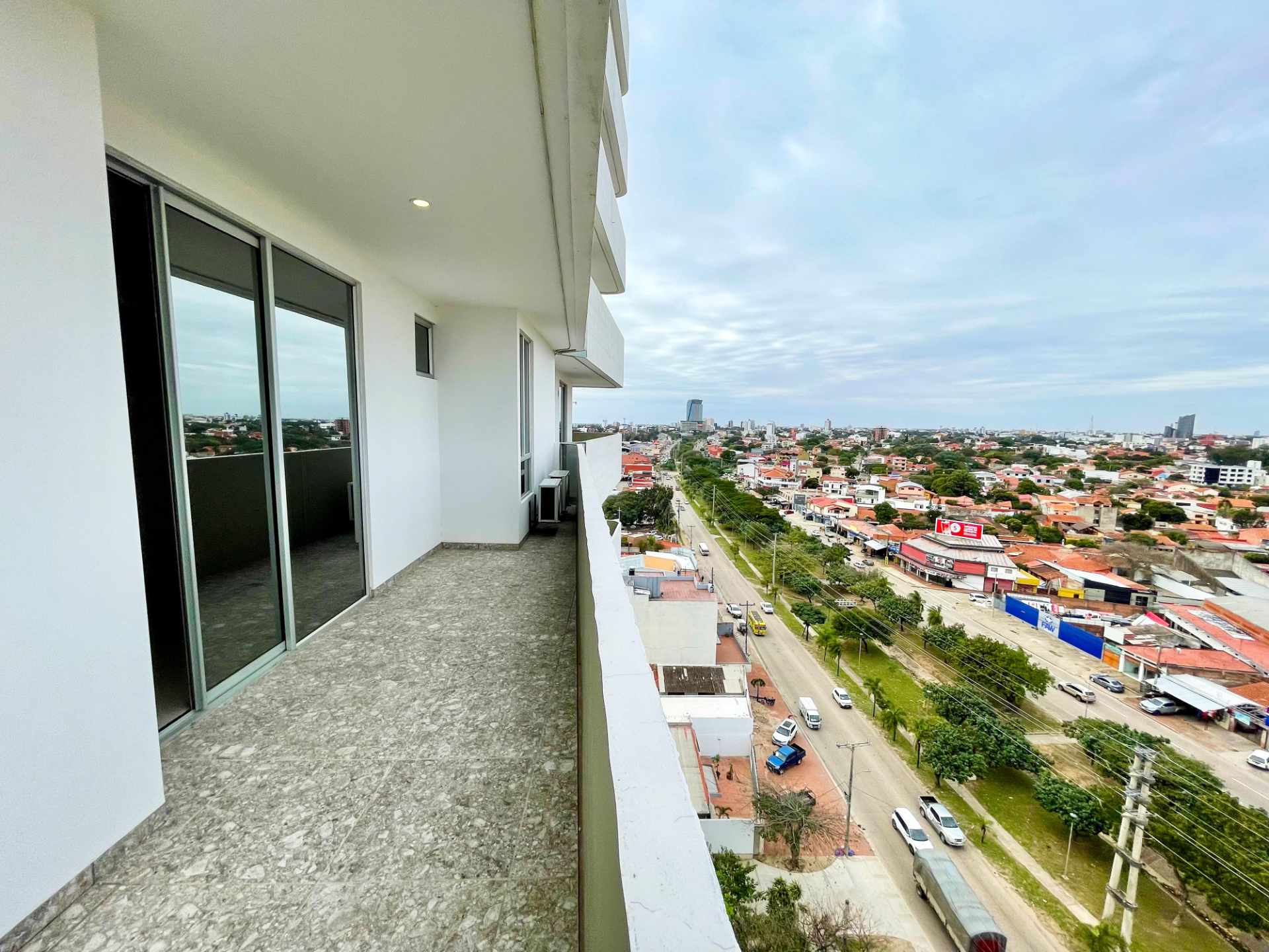 Departamento en AlquilerEN ALQUILER DPTO CONDOMINIO CURUPAU ISUTO 4to ANILLO R/ 25  3 dormitorios 2 baños 1 parqueos Foto 3