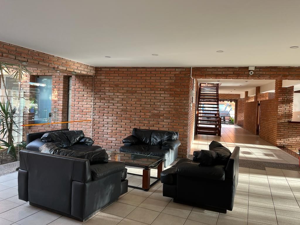 Casa en Entre 4to y 5to anillo Norte en Santa Cruz de la Sierra 5 dormitorios 6 baños 2 parqueos Foto 13