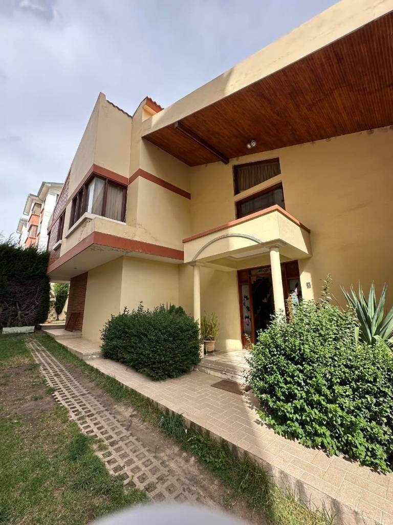 Casa en VentaACHUMANI, CALLE 35 4 dormitorios 5 baños 3 parqueos Foto 7