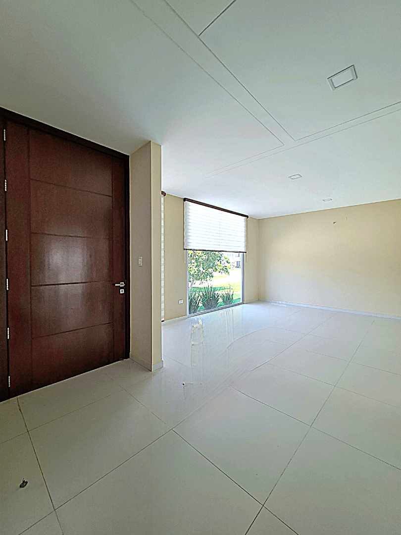 Casa en Urubó en Santa Cruz de la Sierra 4 dormitorios 5 baños 4 parqueos Foto 10