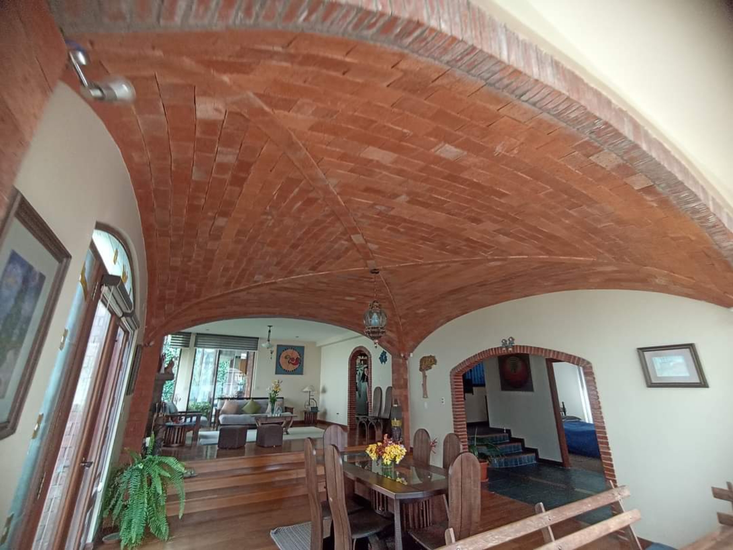 Casa en Irpavi en La Paz 4 dormitorios 5 baños 3 parqueos Foto 2