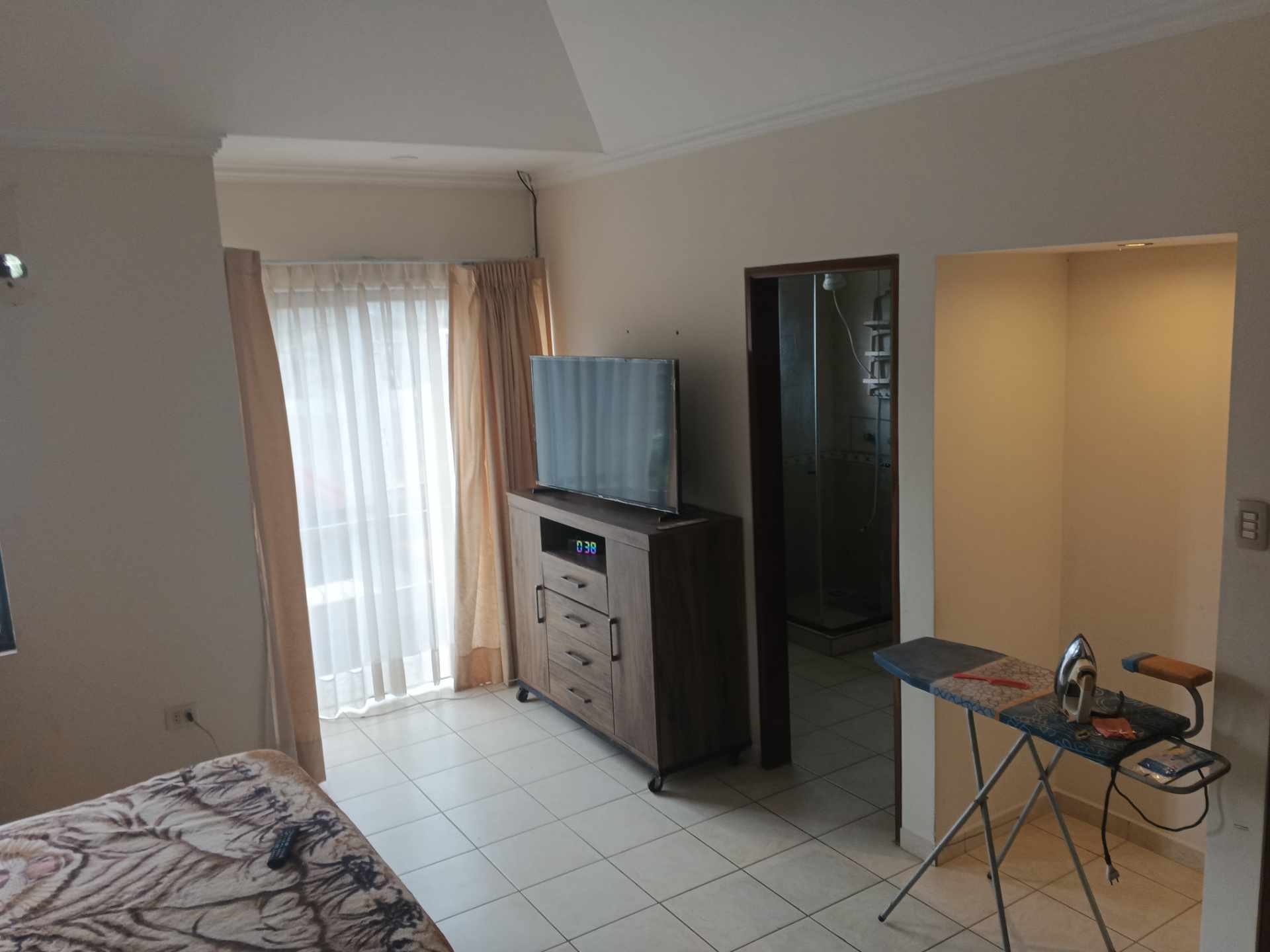 Casa en Entre 4to y 5to anillo Oeste en Santa Cruz de la Sierra 4 dormitorios 4 baños 2 parqueos Foto 9