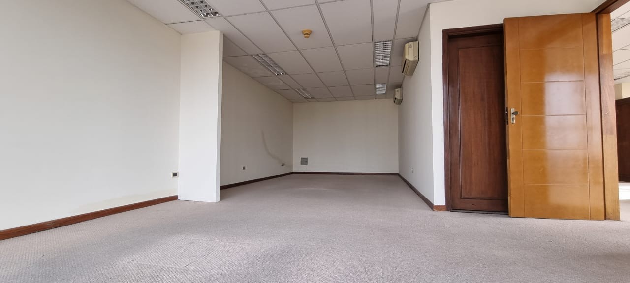 Oficina en AlquilerEdificio Torres CAINCO, Calle Cochabamba 4 dormitorios 2 baños 1 parqueos Foto 13